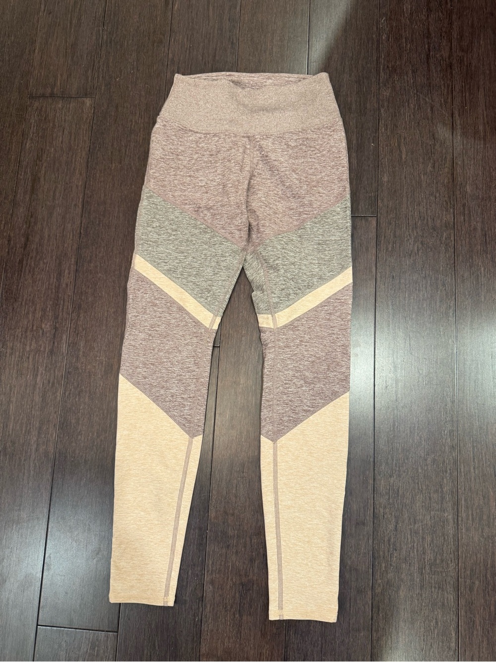 ALO Yoga Colorblock Leggings in Mauve, Gray, and Pale Pink